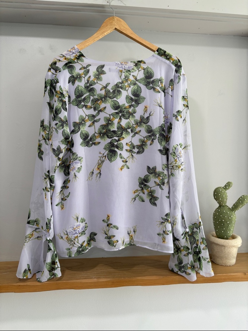 White House Black Market Floral Ruffle Top, Size XL, NWT - Picture 5 of 14